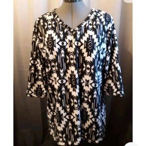 Aztec Southwestern V-neck T-shirt Top Blouse L Black White Short sleeve Western